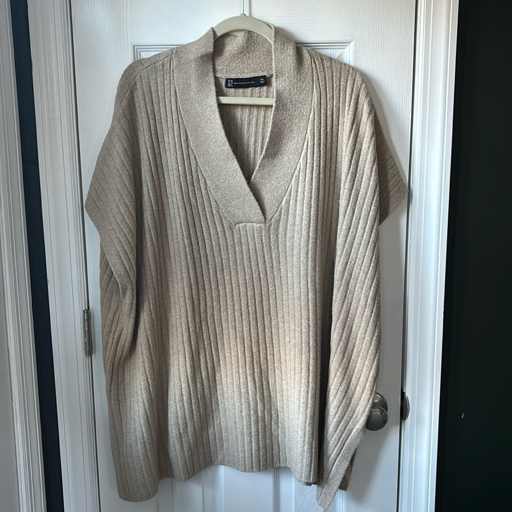 Super soft Poncho likes sweater by New York and Company size XXL